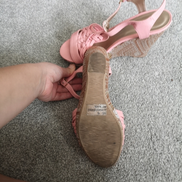 Wedge Heels - Picture 3 of 4